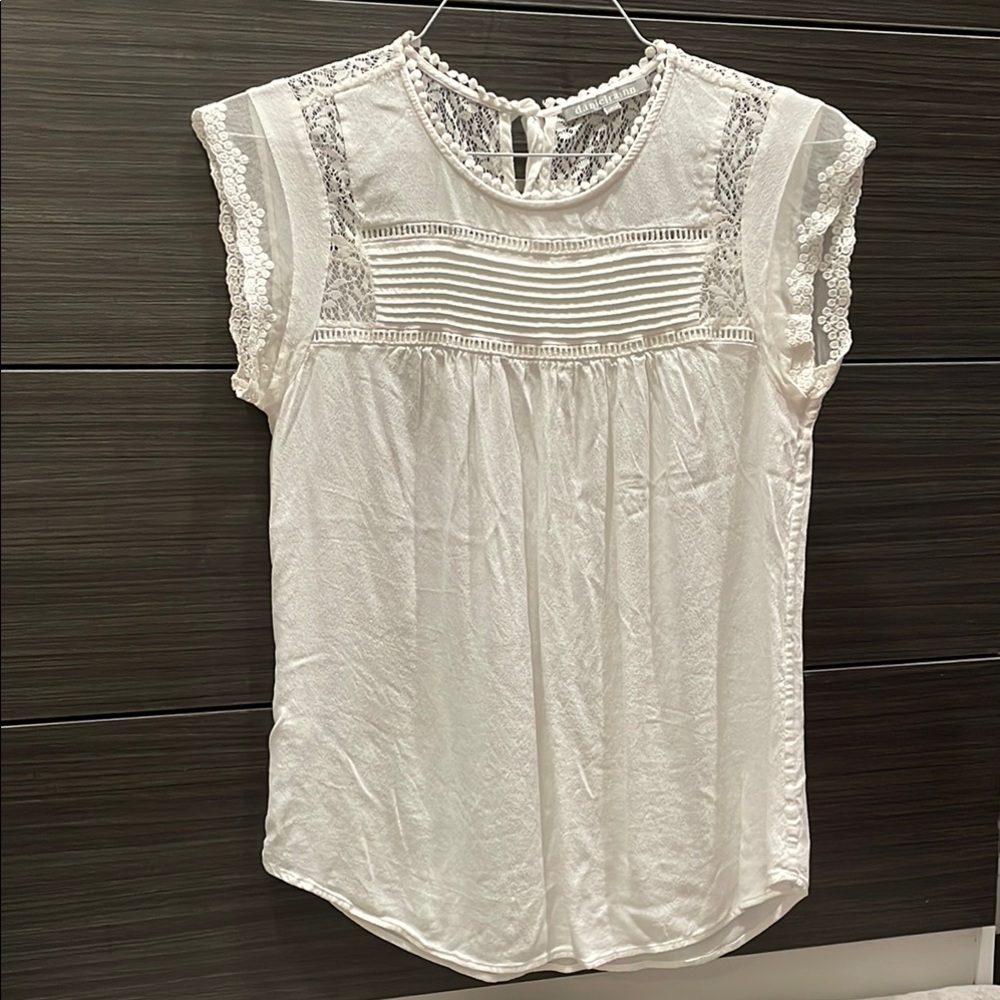 Daniel Rainn White Pleated Cap Sleeve Blouse